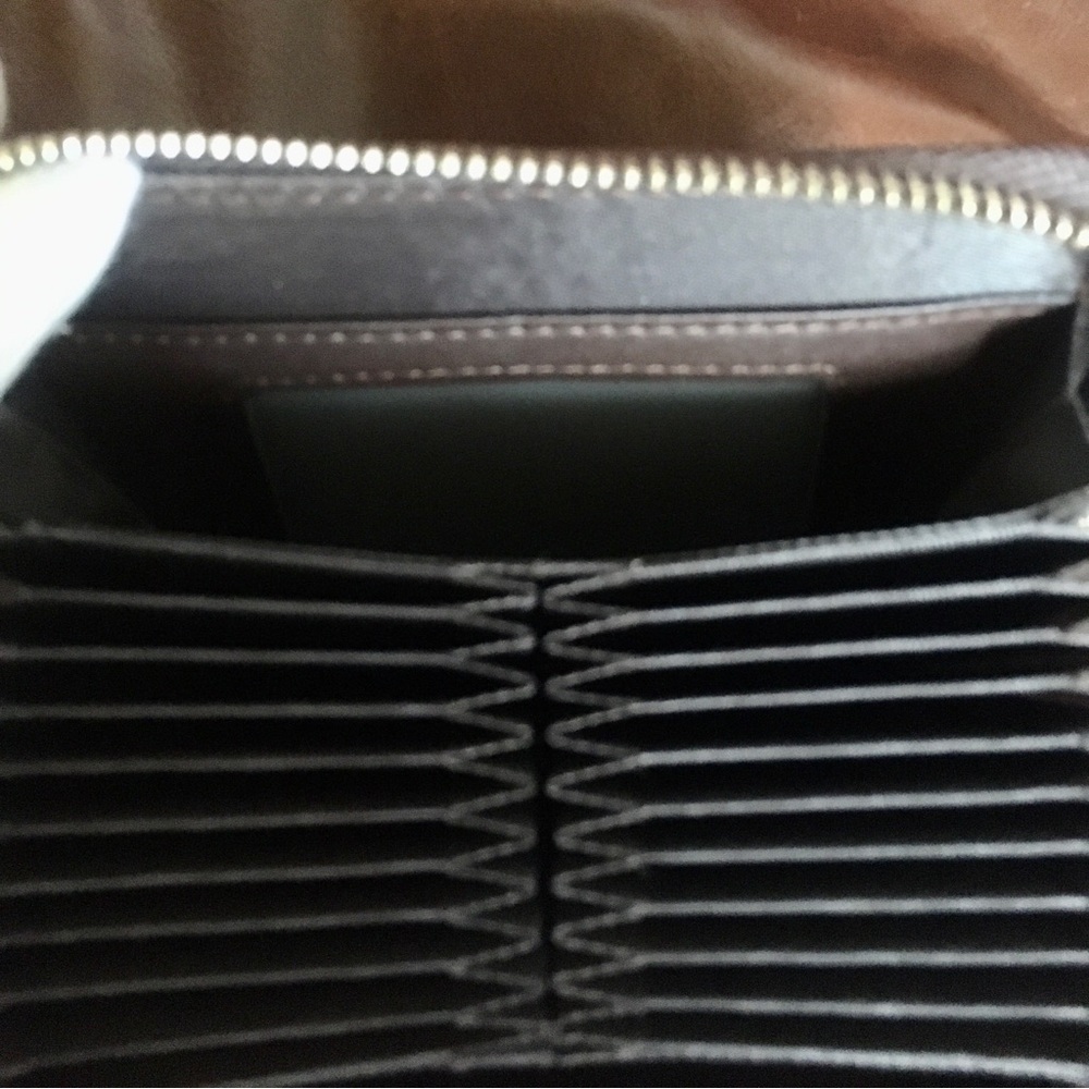 Compact Wallet - Picture 4 of 5